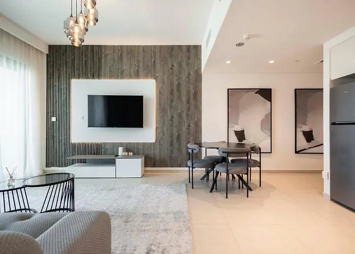 Modern Apartment At Downtown By Serenity Living Holiday Homes